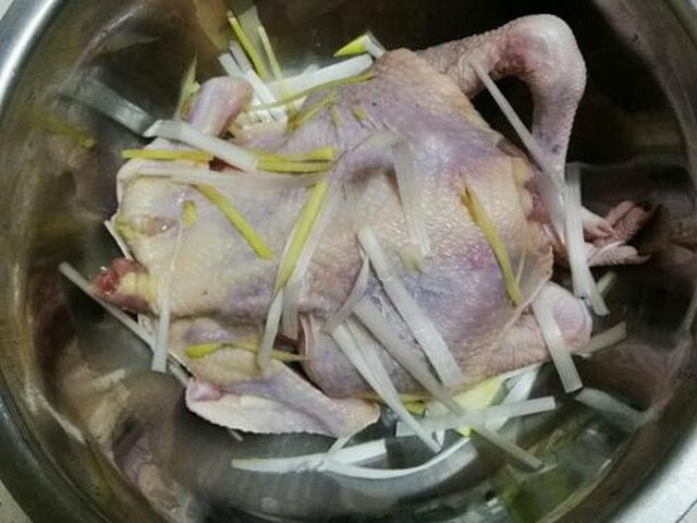 【蜜汁酱香鸡】步骤2制作图解