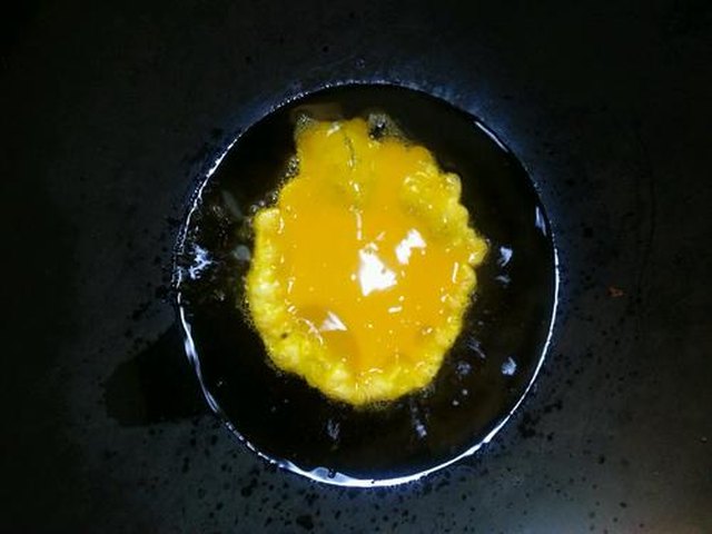 【青椒炒鸡蛋黄】步骤4