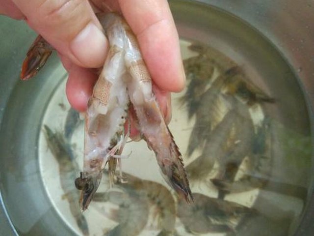 【豉油蒜蓉虾】步骤1制作图解