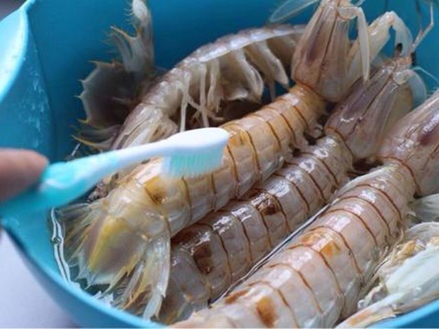 【椒盐皮皮虾】步骤1