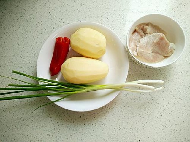 【土豆丝炒肉】步骤1制作图解