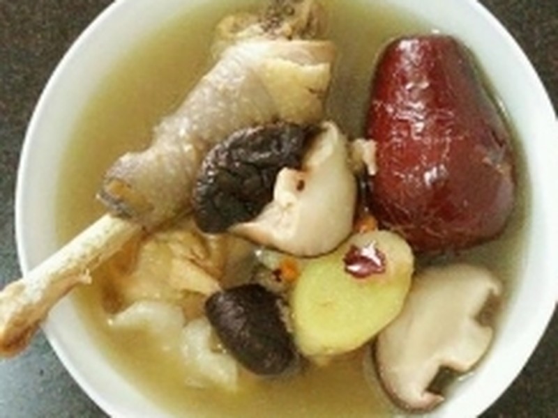 红枣香菇土鸡汤