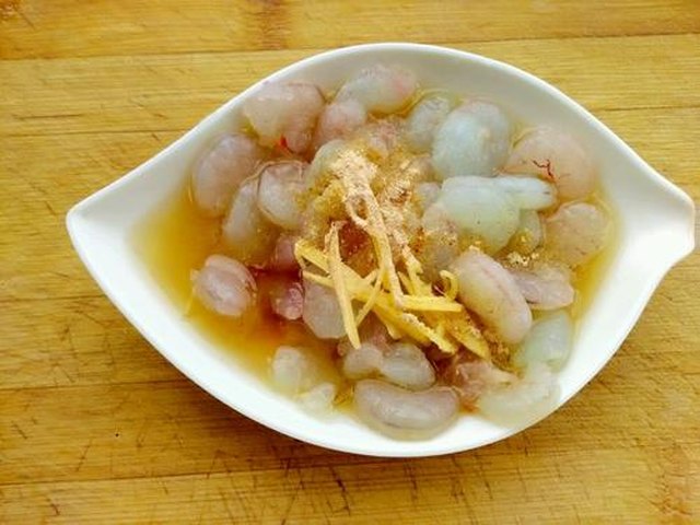 【秋葵炒虾仁】步骤2
