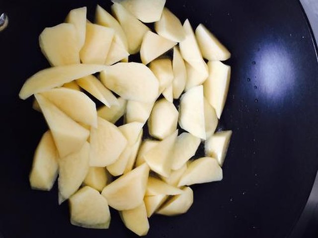【茄汁土豆块】步骤4制作图解