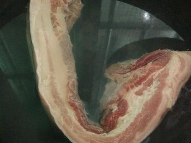 【土豆焖红烧肉】步骤1制作图解