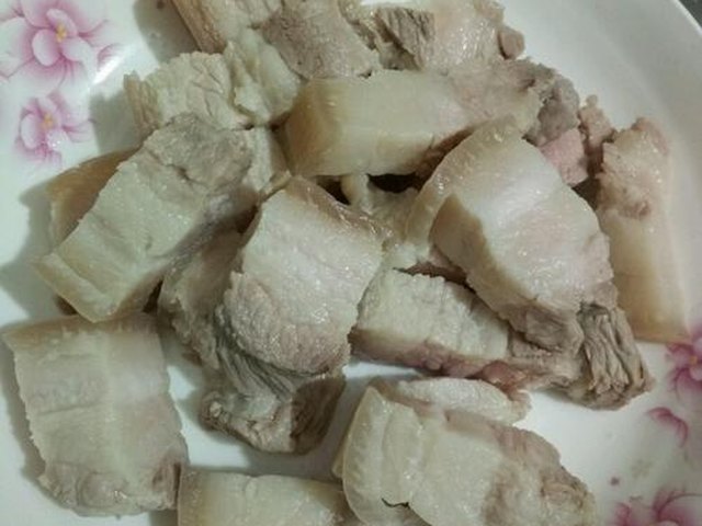 【土豆焖红烧肉】步骤3制作图解