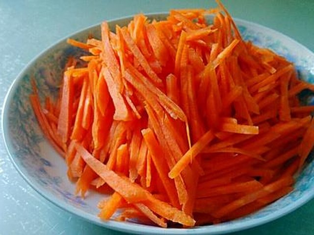 【胡萝卜炒肉丝】步骤2制作图解