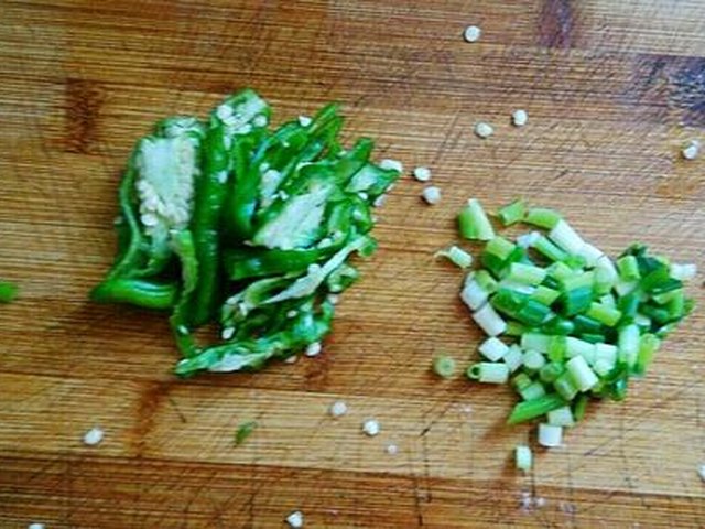 【胡萝卜炒肉丝】步骤3制作图解