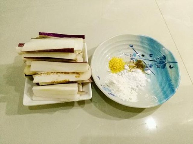 【红辣椒拌茄子】步骤1制作图解