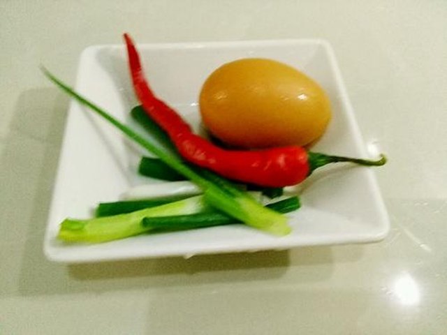 【红辣椒拌茄子】步骤2制作图解