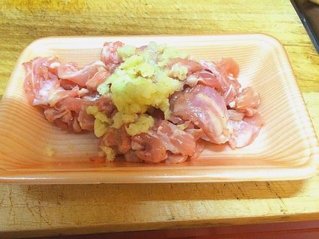 【葱段炒鸡脖肉】步骤2制作图解