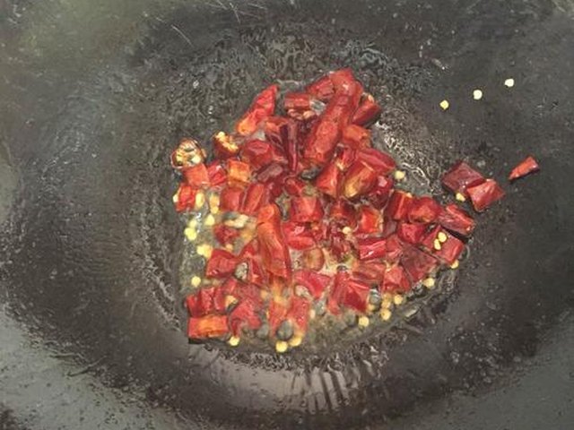【荷兰豆炒腊肉】步骤2