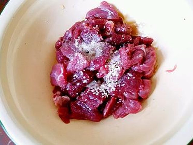 【醋溜尖椒牛肉】步骤2制作图解