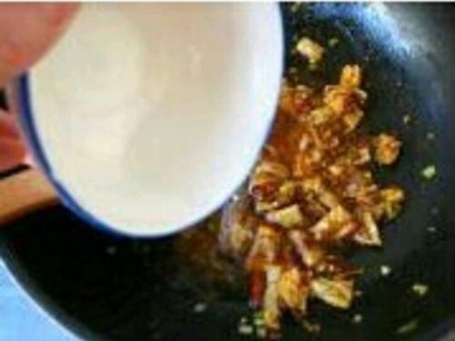 【肥肠豆花】步骤4制作图解
