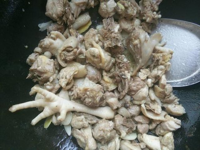 【香辣啤酒鸡】步骤3制作图解
