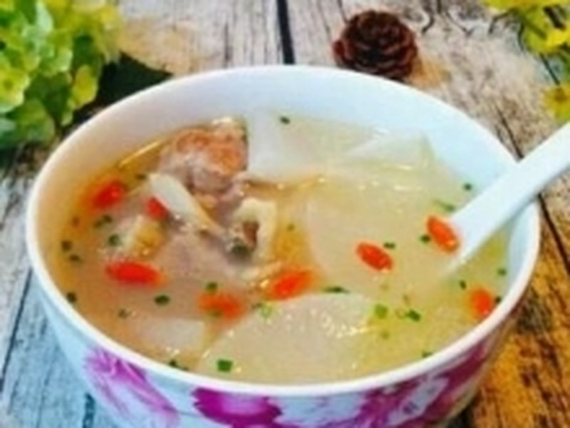 白萝卜炖筒子骨