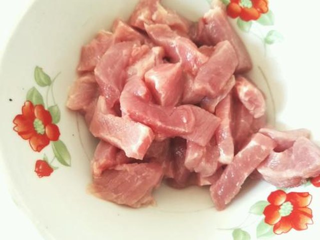 【糖醋肉段】步骤1