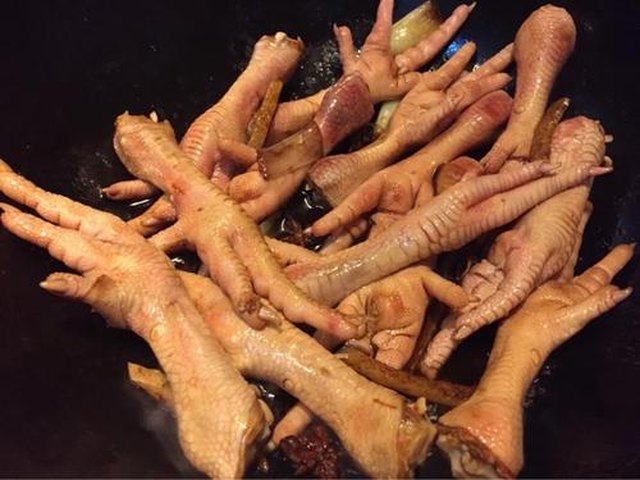 【超快捷红烧鸡爪】步骤2
