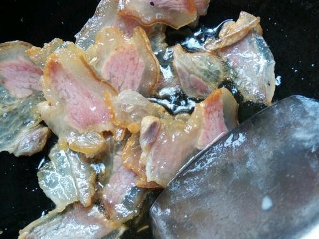 【辣椒炒腊肉】步骤2