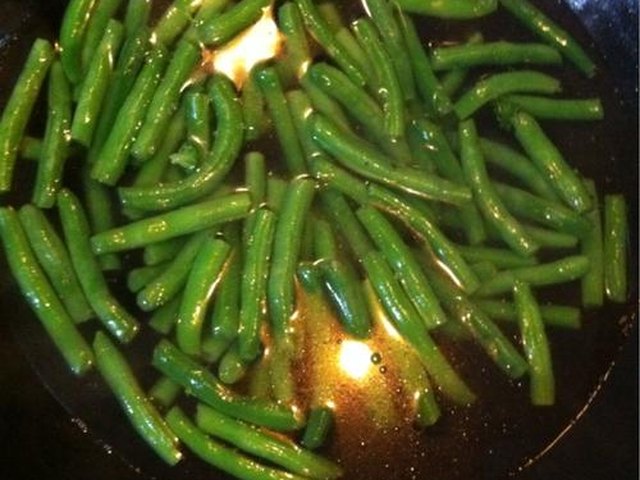 【四季豆炒肉片】步骤4