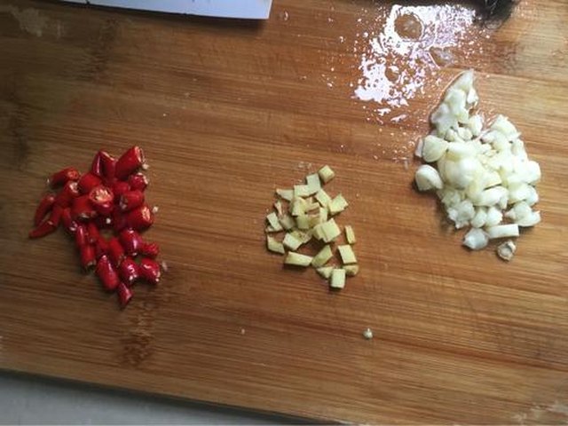 【绿茄子炒豆角】步骤4