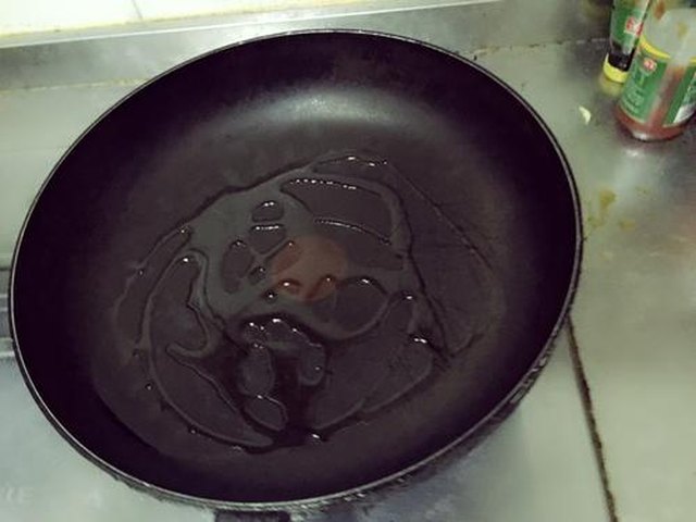 【缤纷彩椒肥肠】步骤4制作图解
