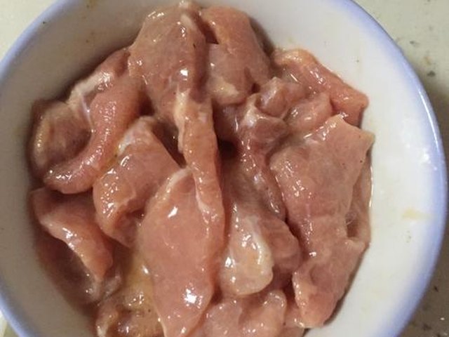 【沙茶牛肉爆青椒】步骤2