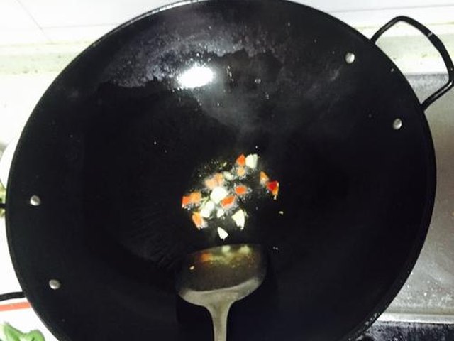 【沙茶牛肉爆青椒】步骤3