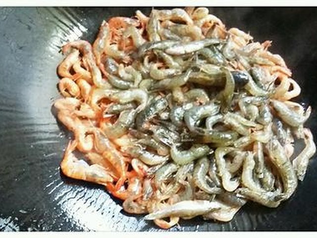 【香煎米虾】步骤4制作图解