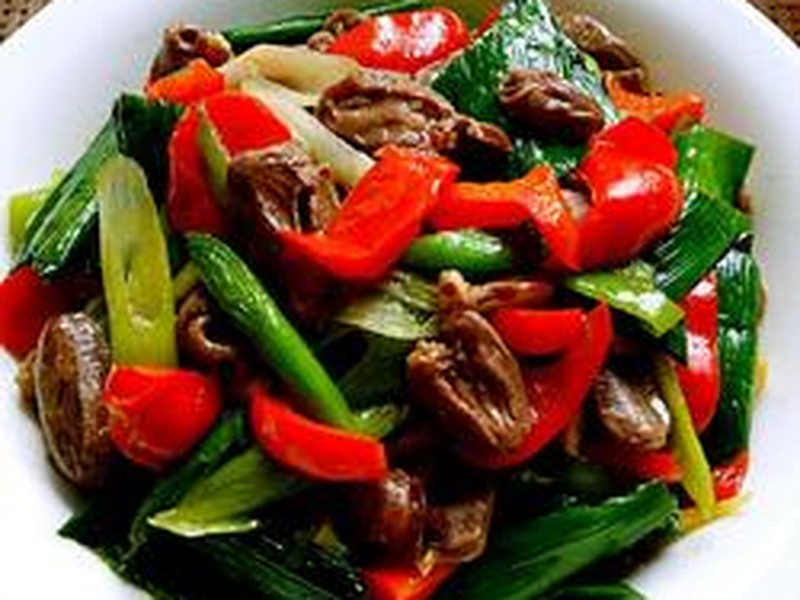 蒜苗炒鸭心