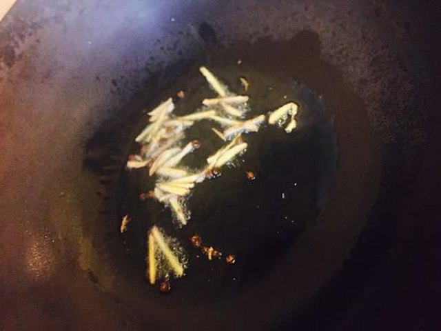 【爆炒鱿鱼】步骤2制作图解