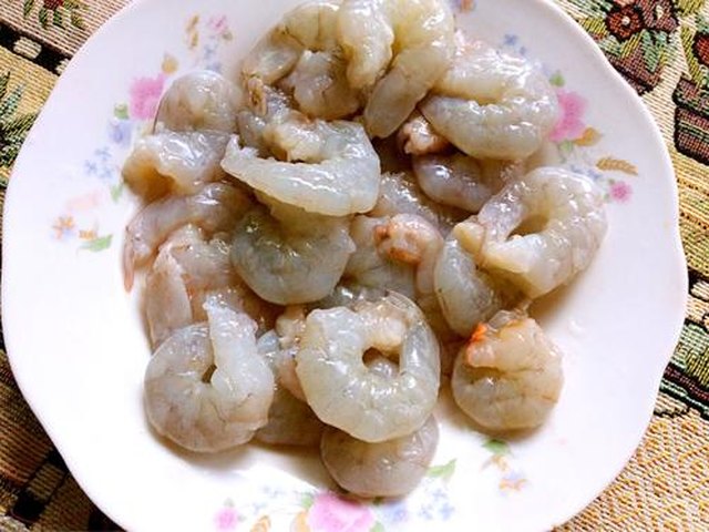 【虾仁炒豆腐】步骤1