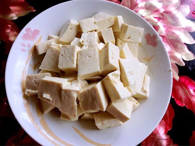 【虾仁炒豆腐】步骤2