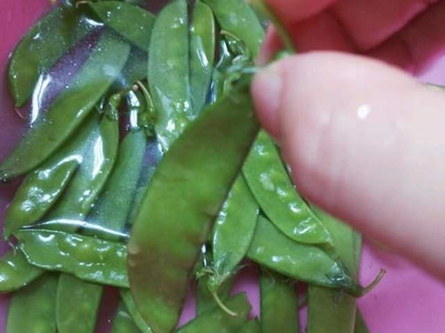 【荷兰豆炒腊肠】步骤2