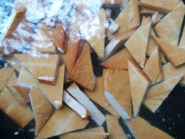 【五花肉炒香干】步骤2制作图解