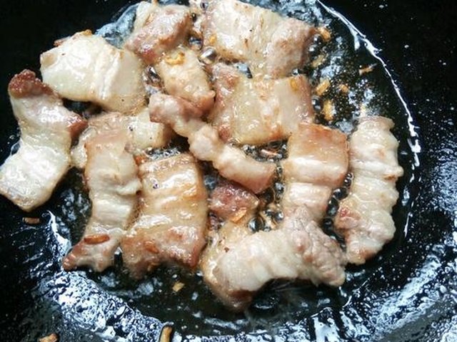 【五花肉炒香干】步骤4制作图解