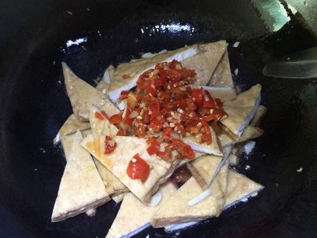 【剁椒焖豆腐】步骤4制作图解