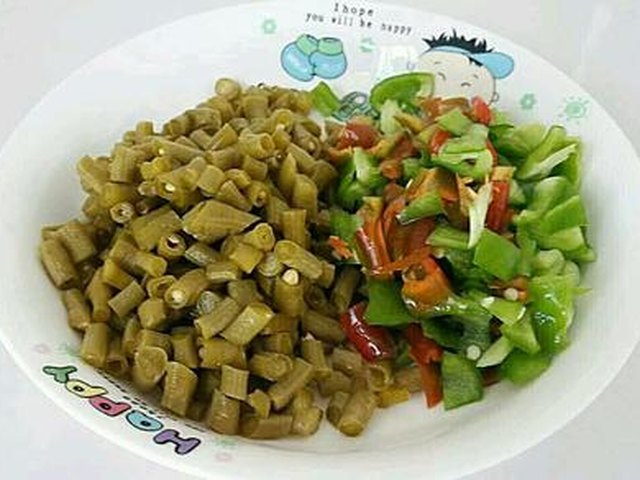 【酸豆角炒肉】步骤2制作图解