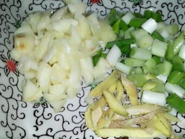 【酸豆角炒肉】步骤3制作图解