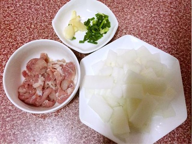 【白萝卜炒肉片】步骤1制作图解