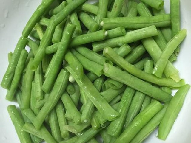 【蒜蓉豆角炒茄子】步骤2