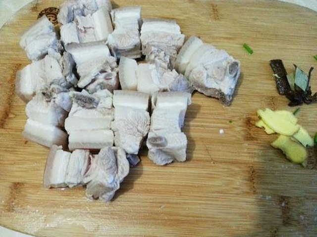 【红烧粉丝五花肉】步骤2