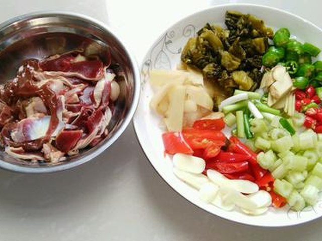 【酸辣鸡肝胗】步骤1