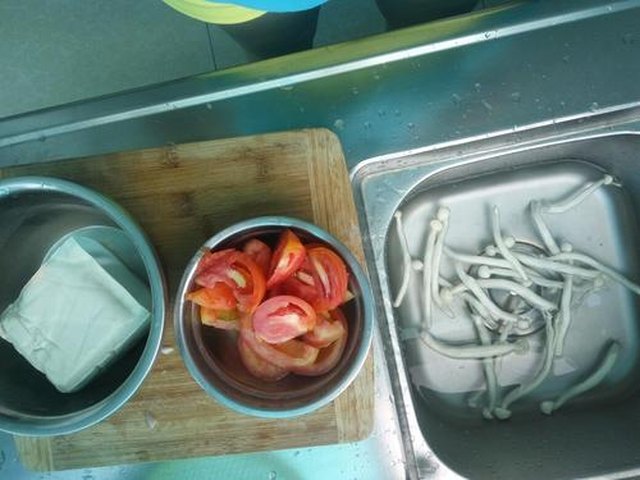 【番茄豆腐汤】步骤1