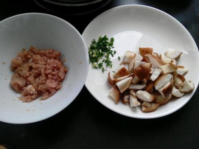 【香菇豆腐镶肉】步骤4制作图解