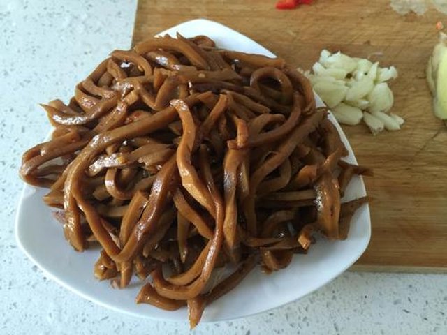 【红椒豆腐丝】步骤2