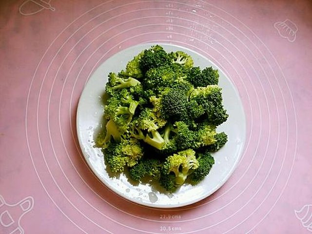 【彩椒肉沫炒西兰花】步骤2