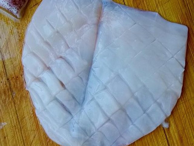 【辣炒小鱿鱼】步骤2制作图解