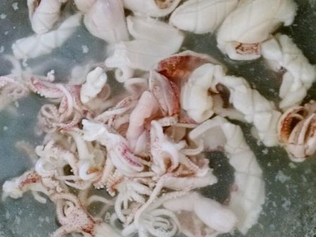 【辣炒小鱿鱼】步骤4制作图解