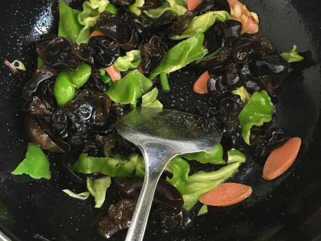【火腿木耳炒豆腐】步骤3制作图解